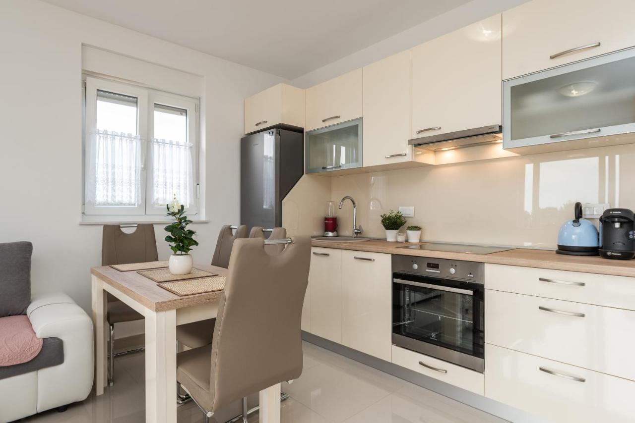 Zoran Brand New Modern Apartments ماندري المظهر الخارجي الصورة